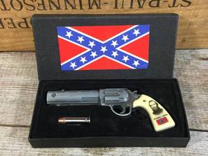 lot 147 image: Stonewall Jackson Souvenir PistolKnife Set