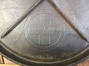 lot 158 image: Vintage Griswold Cast Iron 9 Griddle - Cracked