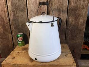 lot 160 image: Vintage Large Enamelware Coffee - Range - Cowboy Pot