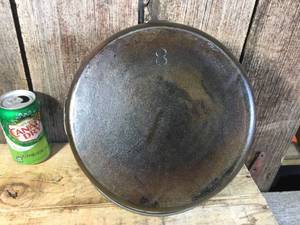 lot 162 image: Vintage Cast Iron 8 Dutch Oven - Unmarked Wagner