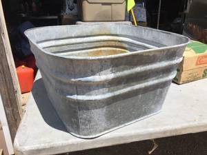 lot 184 image: Antique Square Galvanized Wash Tub