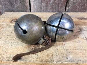 lot 192 image: Vintage Pair Brass Sleigh Bells