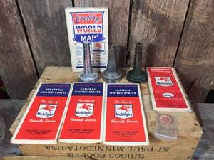 lot 196 image: Vintage Oil Spouts - Mobilgas MAPS