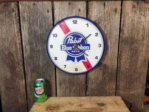 lot 206 image: Pabst Blue Ribbon Battery Clock