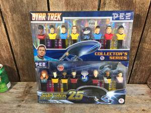 lot 222 image: STAR TREK Pez Collector Sets