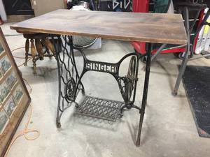 lot 243 image: Antique Singer Sewing Cast Iron Base - Table Conversion