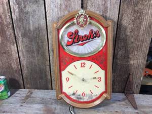 lot 259 image: Vintage Strohs Light-Up Beer Clock