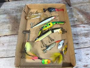 lot 263 image: Group Musky Lures - Classics