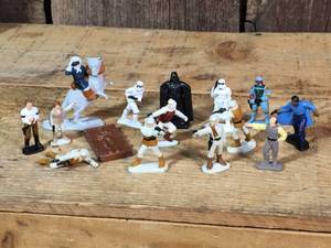 lot 8 image: 15 Vintage LFL 82 Star Wars Pewter Figures
