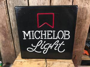 lot 17 image: Michelob Light Light-Up Sign - Works