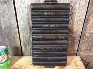 lot 21 image: Vintage Griswold Corn Bread PAN No. 22 Restored