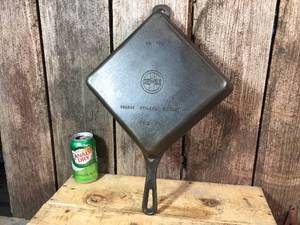 lot 24 image: Vintage Griswold Cast Iron Square Utility Skillet - Restored