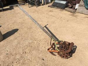 lot 34 image: Primitive RO-HO Gardener Cultivator Tool