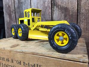lot 39 image: Vintage Tonka MR-970 Road Grader