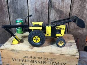 lot 40 image: Vintage Rare Tonka XMB-975 LoaderBackhoe