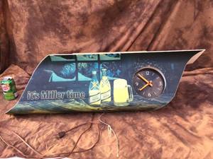 lot 109 image: Vintage Its Miller Time Light-Up Beer Clock