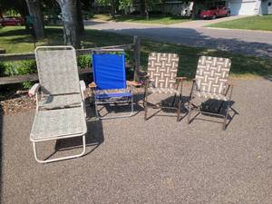 lot 93 image: Classic Lawn Chair Collection