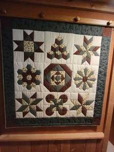 lot 43 image: Warm Handmade Quilt