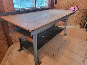 lot 34 image: Rugged Workshop Bench & Vice