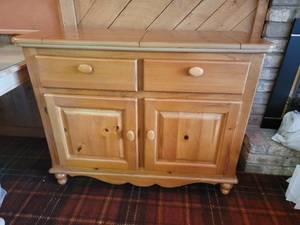 lot 3 image: Contemporary American Buffet Cabinet
