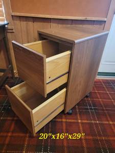 lot 8 image: Contemporary Office Filling Cabinet