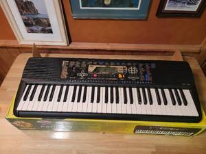 lot 9 image: Yamaha PSR-195 Keyboard
