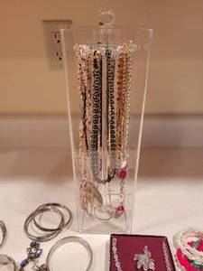 lot 16 image: Collection of Vintage Costume Jewelry