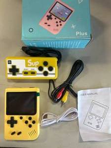 lot 49 image: New 400 in 1 Handheld Game Console