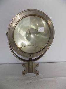 lot 11 image: Vintage Spot Light with Mount