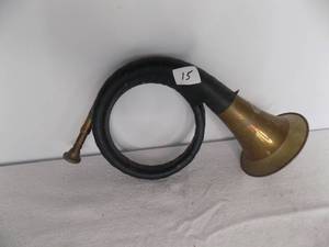 lot 15 image: Vintage Horn