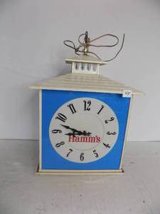 lot 45 image: 4 sided Lit Hamms Clock