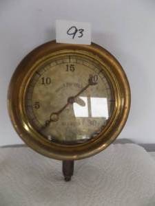 lot 93 image: 6 Vacuum Gauge