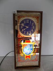 lot 102 image: Vintage Clock Heilemans Old Style