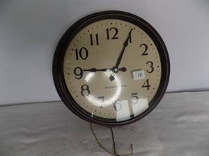 lot 111 image: 13 Clock International