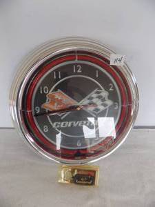 lot 114 image: Battery Corvette Clock & Key Chain