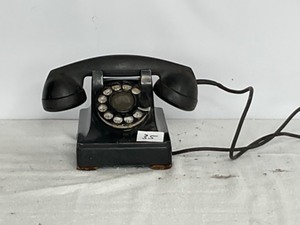 lot 35 image: Vintage Rotary Phone