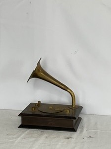 lot 37 image: Music  Jewlry Box