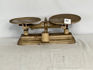 lot 60 image: Antique Scale