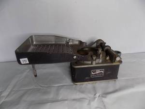 lot 162 image: Vintage Change machine