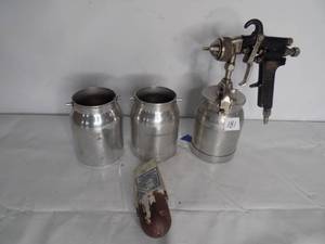 lot 181 image: Paint Gun with 3 cups Pratco