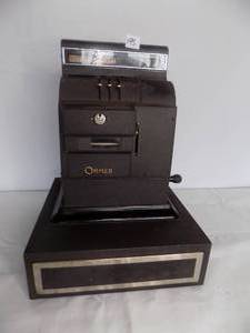 lot 195 image: Vintage Ohmer Cash Register