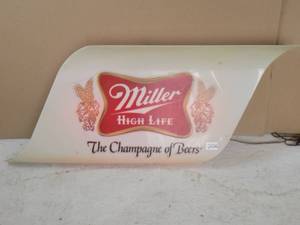 lot 226 image: Lit Sign Miller High Life Champagne of Beer