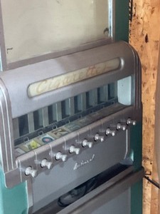 lot 220 image: Vintage National Cig Machine 30 - 35 cent