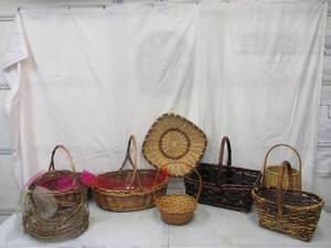 lot 13 image: Lot of Miscellaneous Wicker Baskets