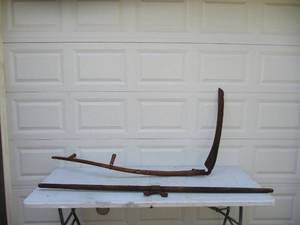 lot 19 image: Vintage Scythe & Garden tool