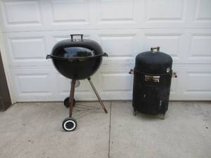 lot 29 image: Lot 1 Smoker and 1 Charcoal Grill