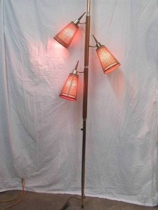 lot 31 image: Vintage Mid-Century Modern Tension Rod Pole Floor Lamp w 3 wood weaved Lamp Shades