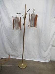 lot 35 image: Vintage Mid-Century Modern Floor Lamp. MCM