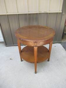lot 25 image: Vintage Round Drum Table