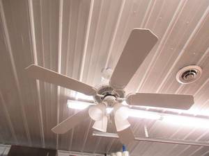 lot 43 image: Craftmade White 5 Blade 4 shade Ceiling Fan.